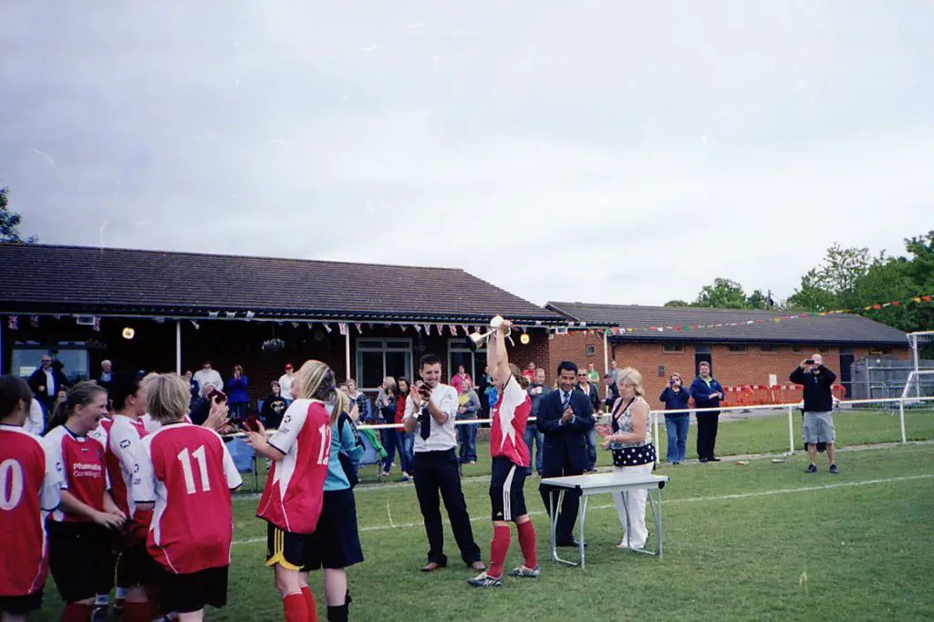 Captain Natalie Barrett lifts the cup. Photo: Maidenhead United