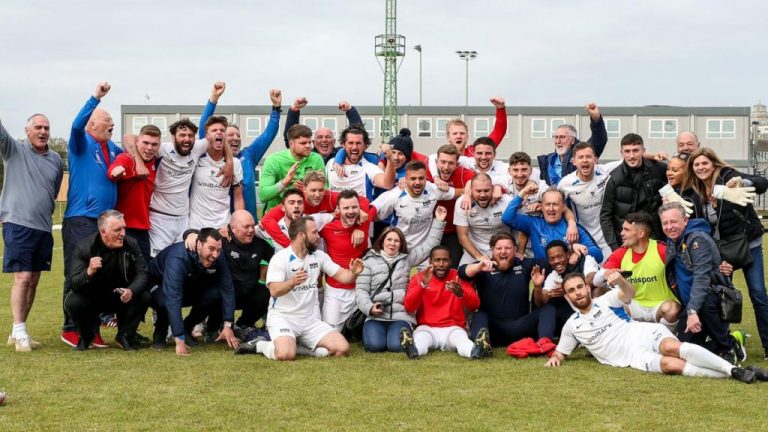 Binfield celebrate reaching the FA Vase Final. Photo: Neil Graham / ngsportsphotography.com