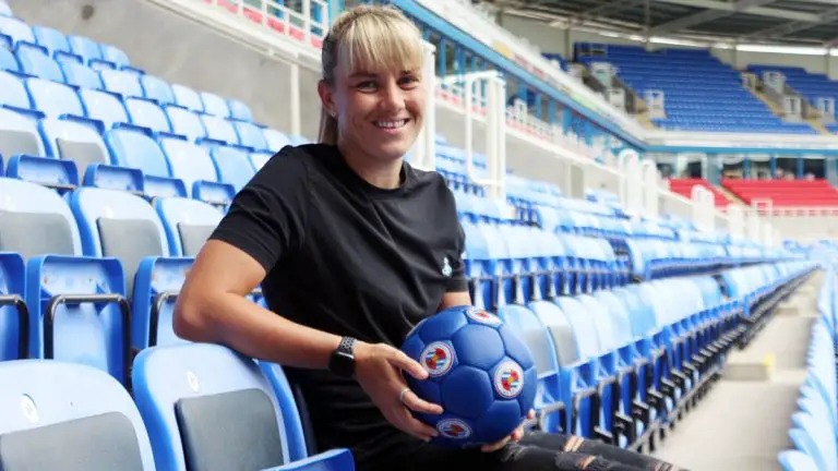 Gemma Evans signs for Reading FC Women. Photo by Reading FC.