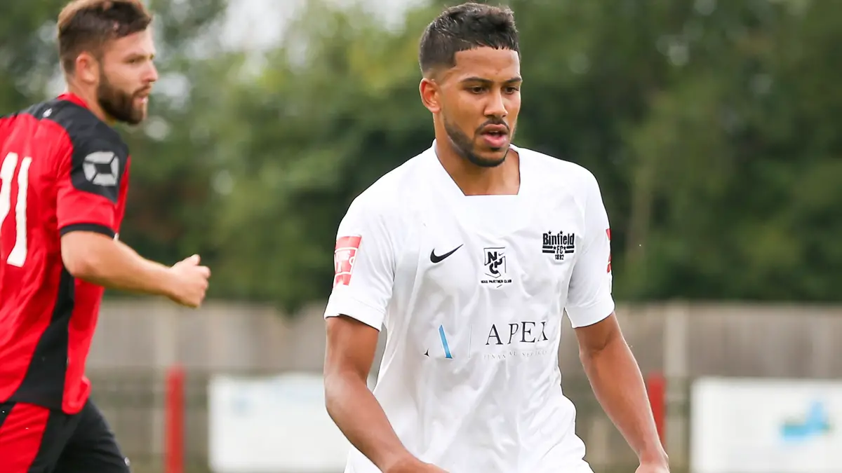 Binfield midfielder Kian Duncan. Photo: Neil Graham / ngsportsphotography.com