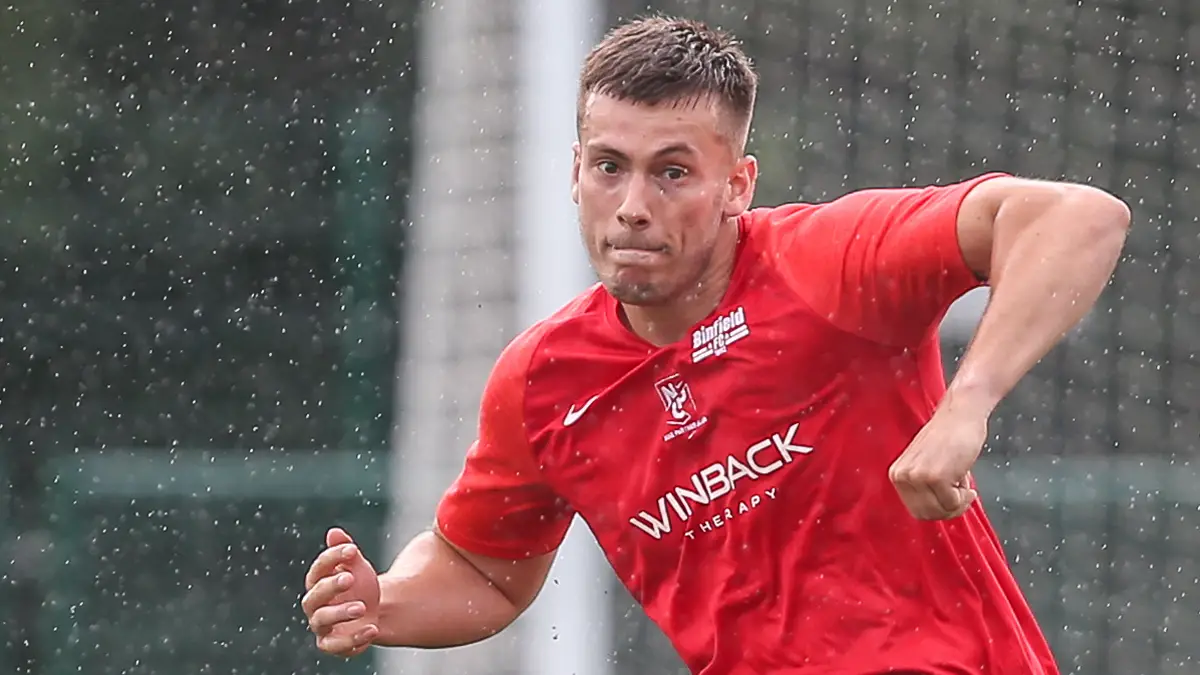 Joe Gater in action for Binfield. Photo: Neil Graham / ngsportsphotography.com