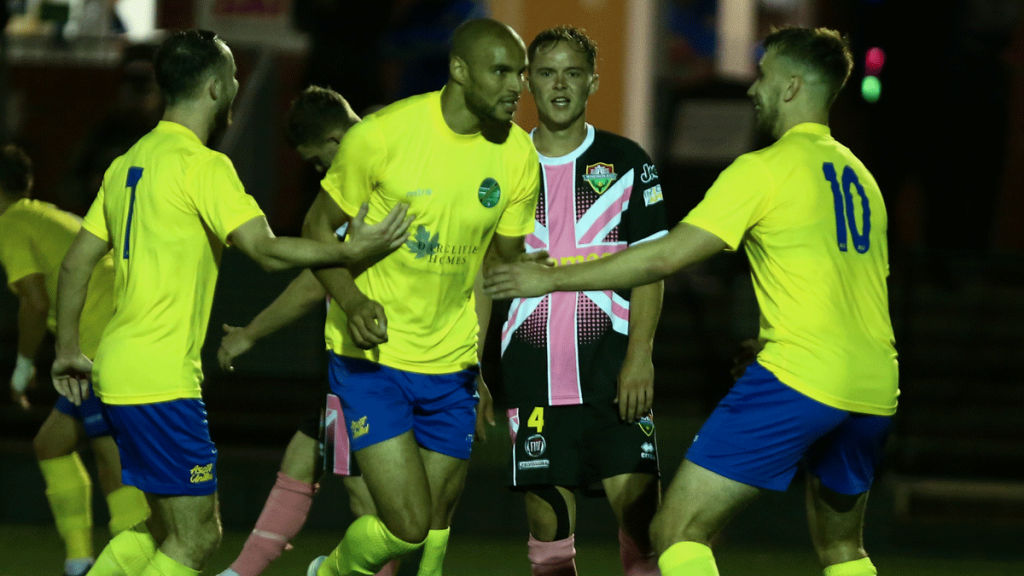 Ascot United vs Windsor. Photo: Robert Mack/Shooting Stars.