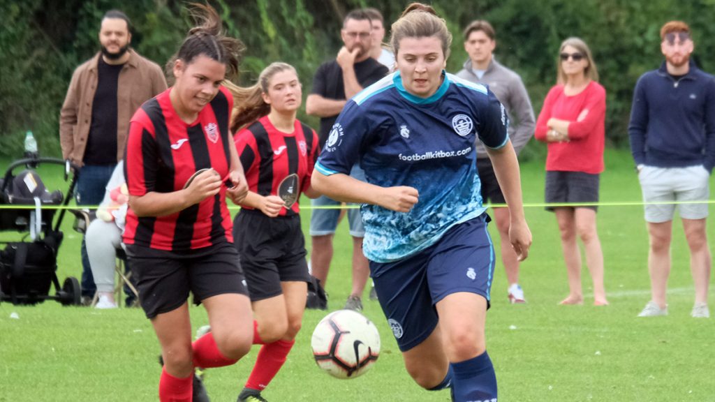 Rosie Page Smith in action for Caversham United in the Womens FA Cup