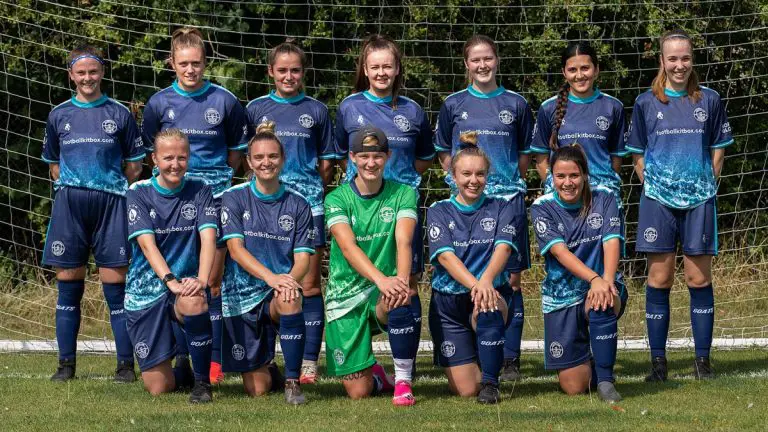 Caversham United Women debut their new home kit in their first league game of the season. Photo: Oakmist Photography / https://www.oakmist.co.uk