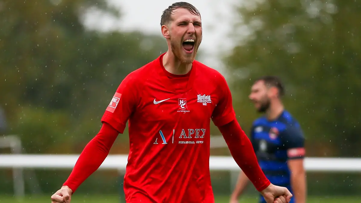Callum Bunting scores for Binfield. Photo: Neil Graham / ngsportsphotography.com