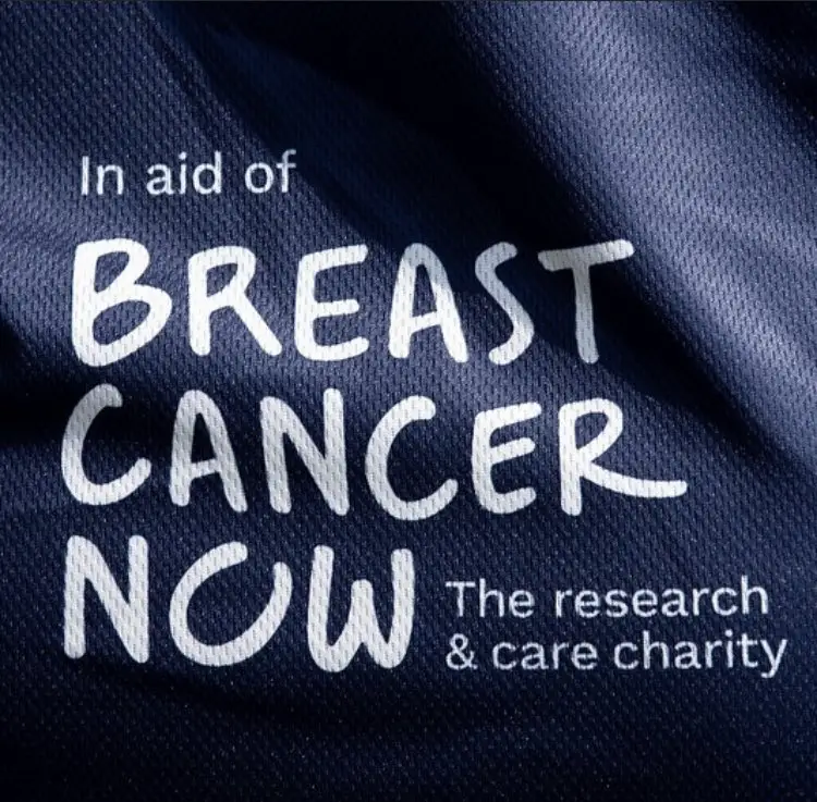 The Breast Cancer Now logo on Caversham United's new kit Photo: Oakmist Photography / https://www.oakmist.co.uk