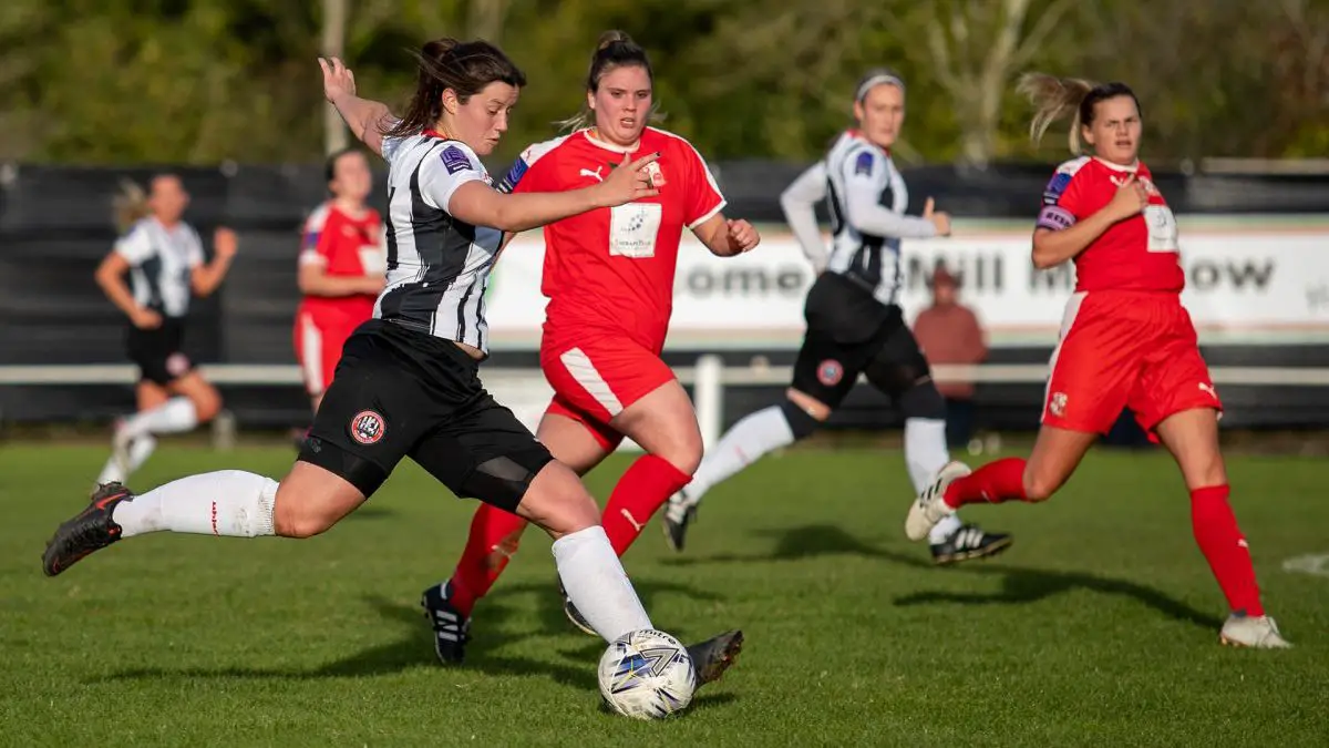 Nat Barnes for Maidenhead United Women v Swindon Town Women. Photo: Darren Woolley