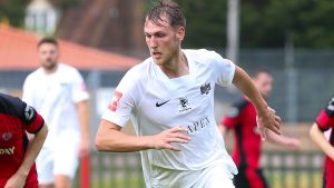 Binfield striker Callum Bunting. Photo: Neil Graham / ngsportsphotography.com