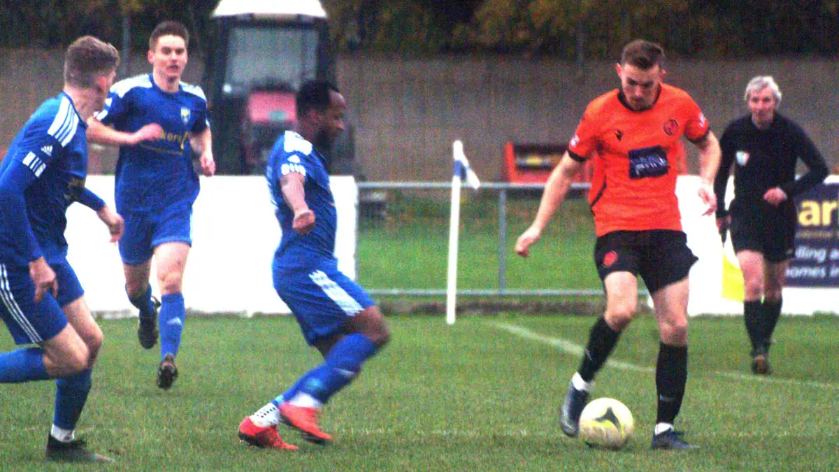 Will Shaw in action for Wokingham & Emmbrook. Photo: Peter Toft.