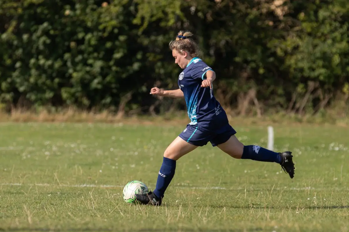 Charlotte Clarke in action for Caversham United Women. Photo: Oakmist Photography