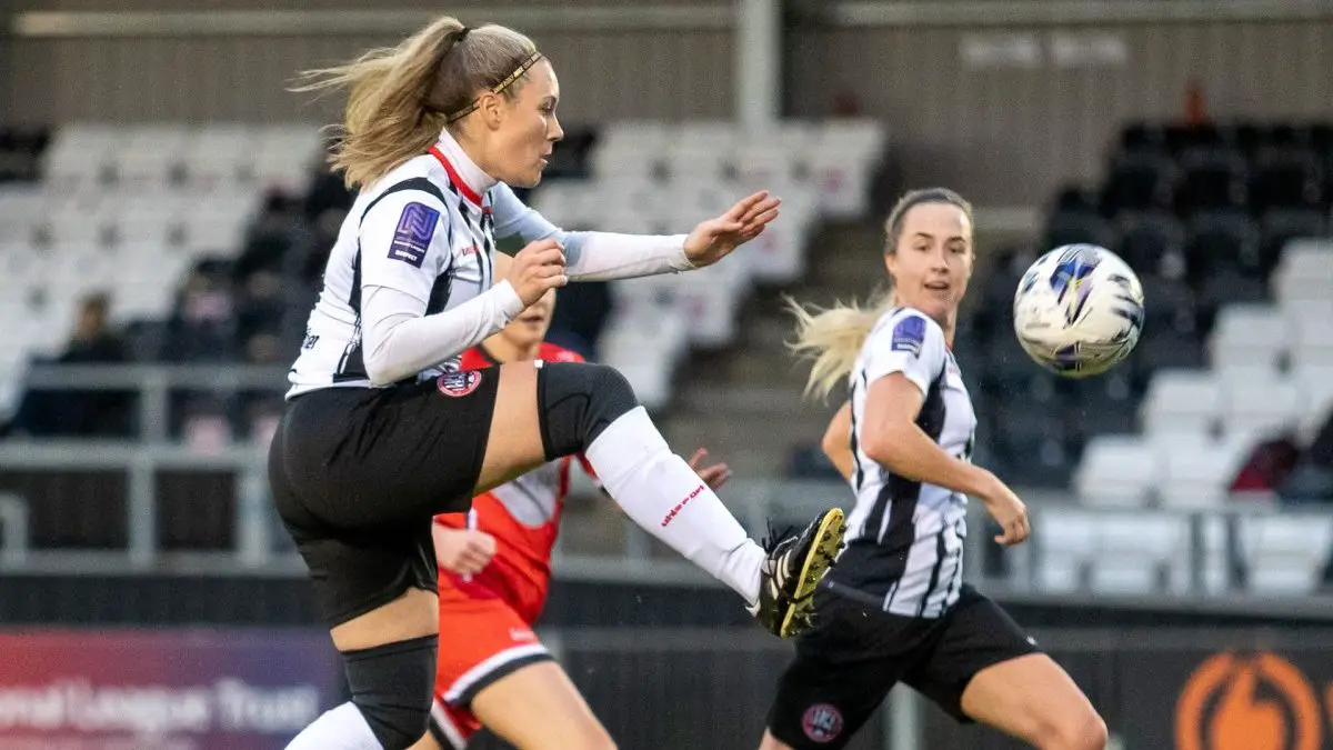 Tina Brett for Maidenhead United against Portishead at York Road Photo: Darren Woolley