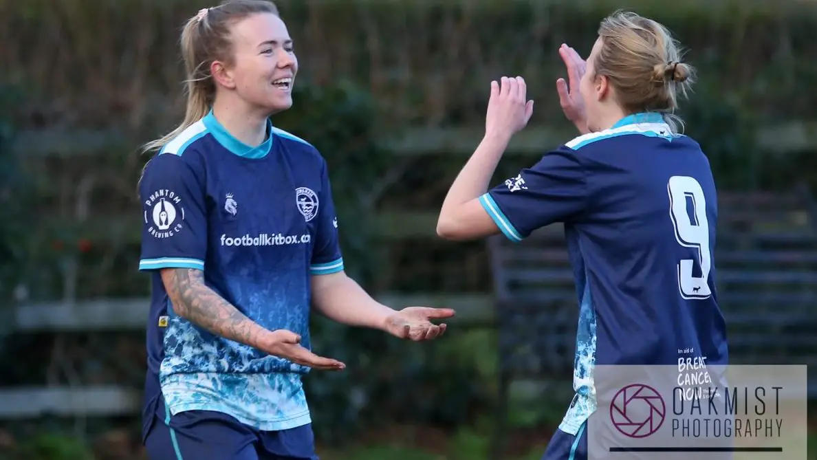 Ellie Dorey and Emma Hopkins of Caversham United Women Photo: Oakmist Photography