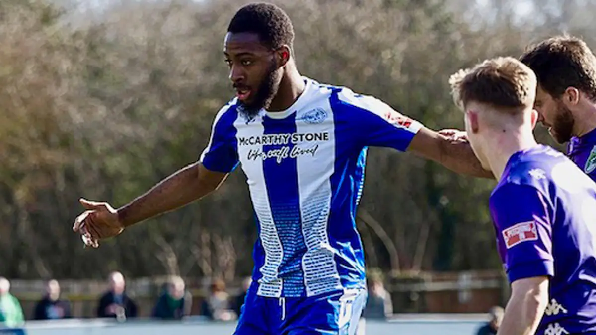 Daniel Fosu in action for Thatcham Town. Photo: Paul Ayres.