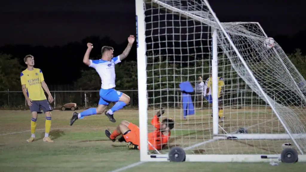 Ben Anderson scores for Eversley & California. Photo: Richard Milam.