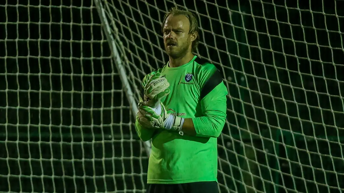 Carl Dennison in goal for Burnham. Photo: Neil Graham.