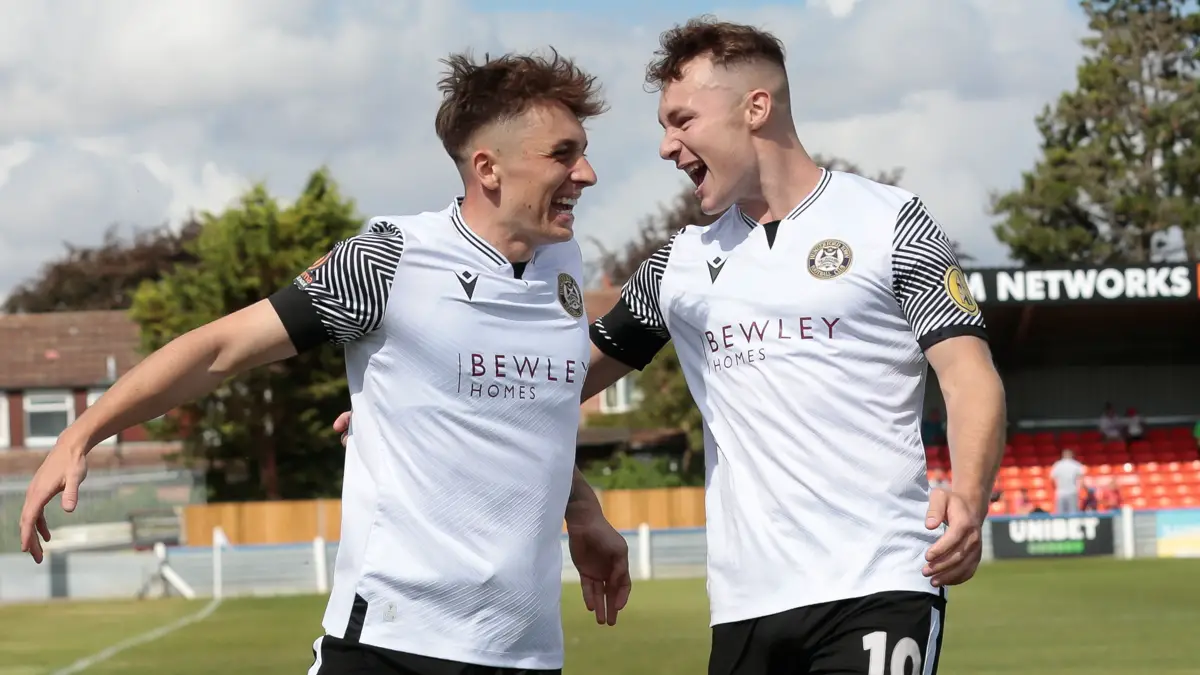 Hungerford Town players celebrate a first win. Photo: Jeff Youd.
