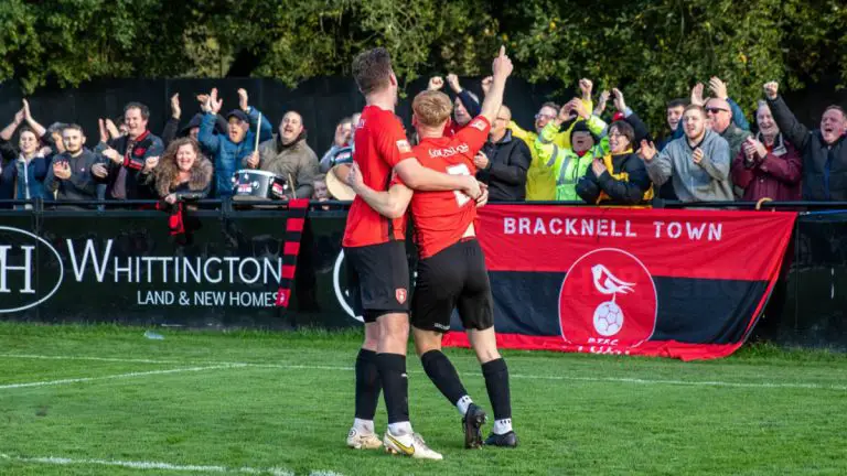 Bracknell Town players salute their supporters. Photo: John Leakey.
