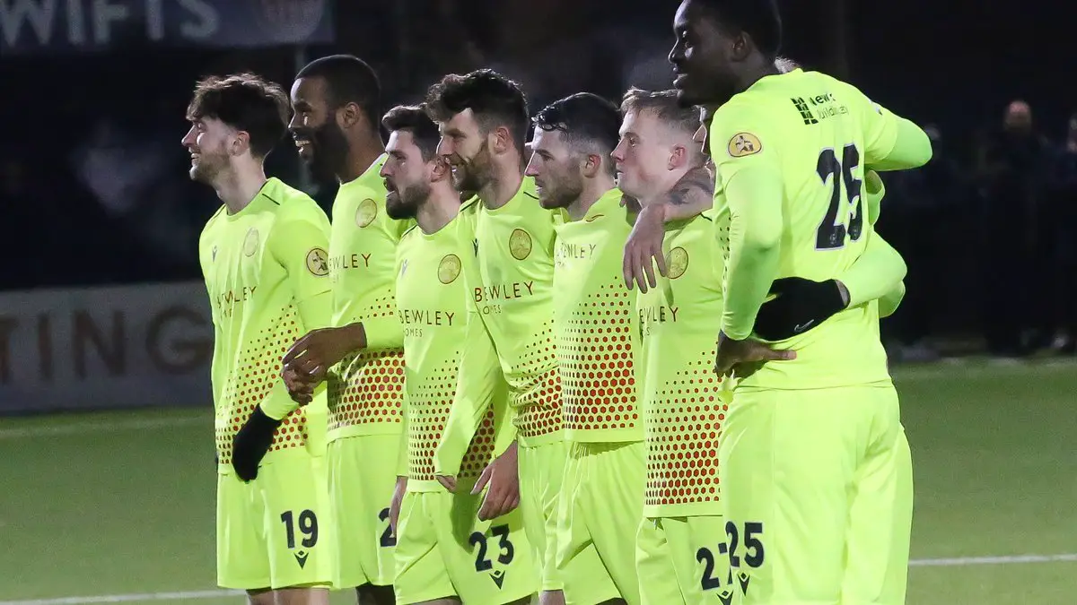 Hungerford Town players during their penalty shootout with Heybridge Swifts. Photo: Jeff Youd.