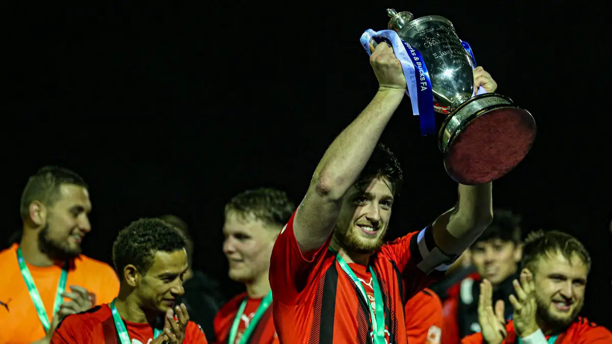 Dan Bayliss lifts the Berks & Bucks County Cup. Photo: John Leakey.