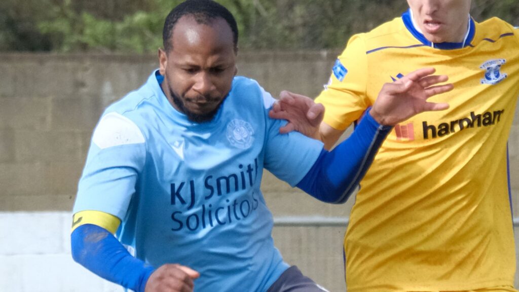 Woodley United's Mo Davies. Photo: Andrew Batt.