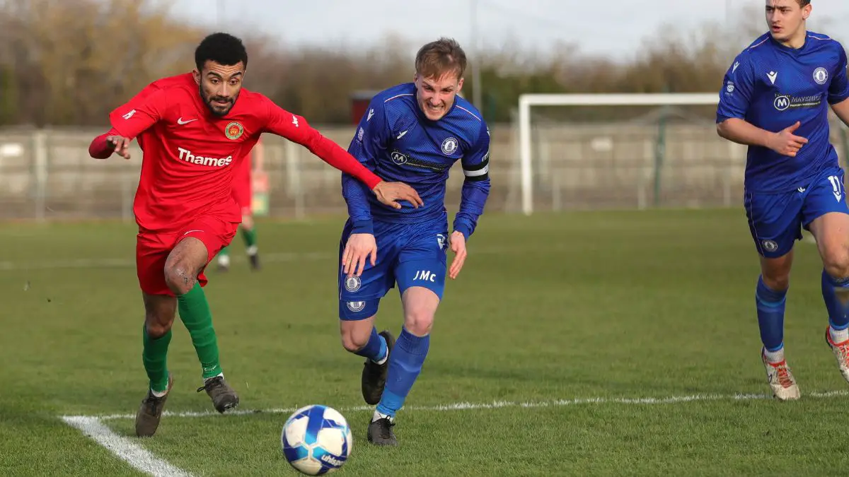 Issy Chase-Kelly and James McLellan challenge for the ball. Photo: Richard Milam.