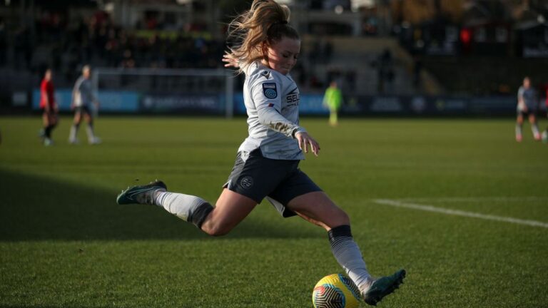 Madison Perry in action for Reading FC Women at Lewes. Photo: Neil Graham.