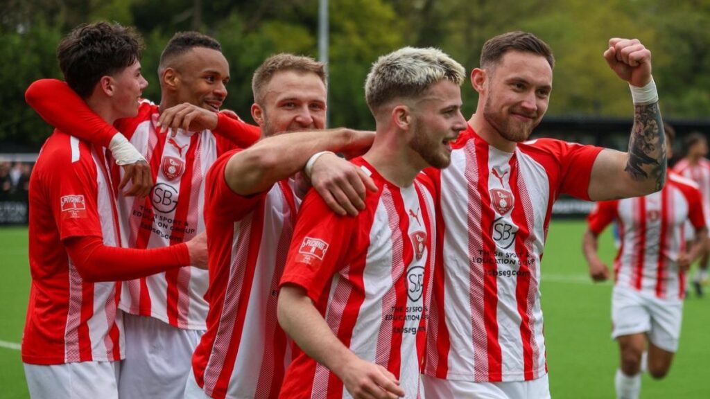 Bracknell Town celebrate. Photo: John Leakey.
