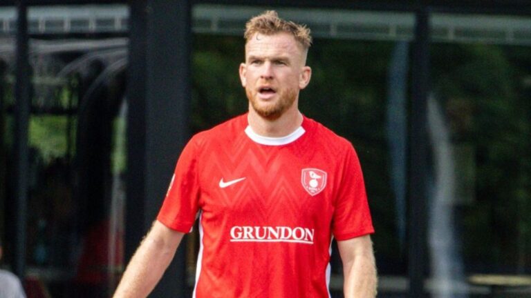 Bracknell Town defender Alex Pearce. Photo: John Leakey.