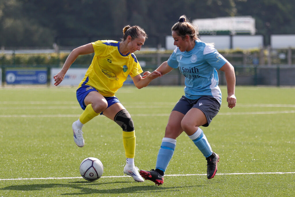 Claire Couzens of Ascot United battles with Shannon Hobson of Woodley United (Andy Wicks)