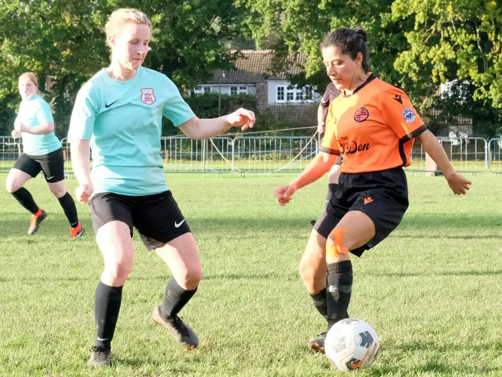 Sandhurst's Leanne Harkins up against Seema Jobanputra. Photo: Andrew Batt.