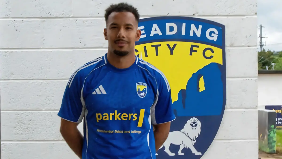 Ashleigh Artwell signs for Reading City. Photo supplied by Reading City FC.