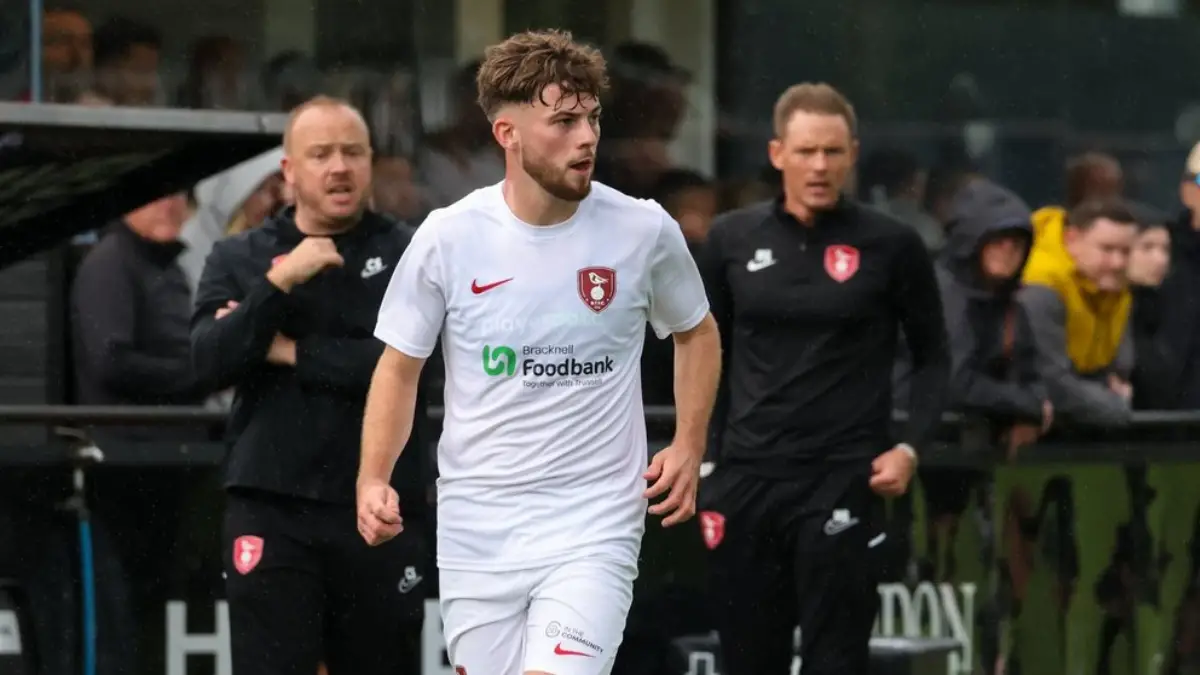 Action from Bracknell Town. Photo: John Leakey.