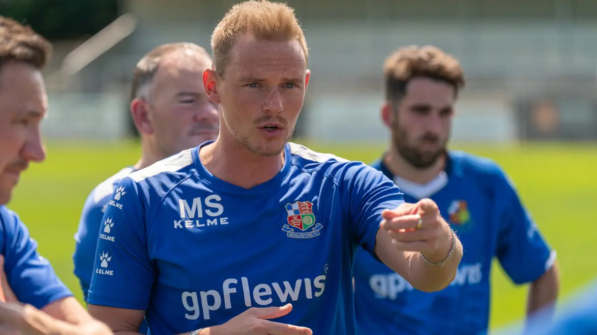Matthew Saunders during his spell at Wealdstone. Photo: Mike Renny.