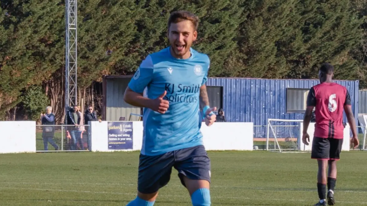 Harvey Collins scores for Woodley United. Photo: Trevor Smith / Instagram @trevsphotos1