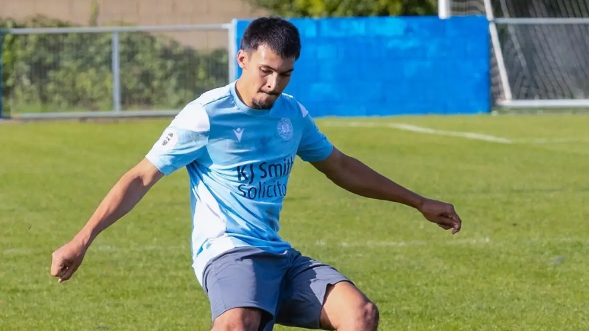 Kasper Hok in action for Woodley United. Photo: Trevor Smith.