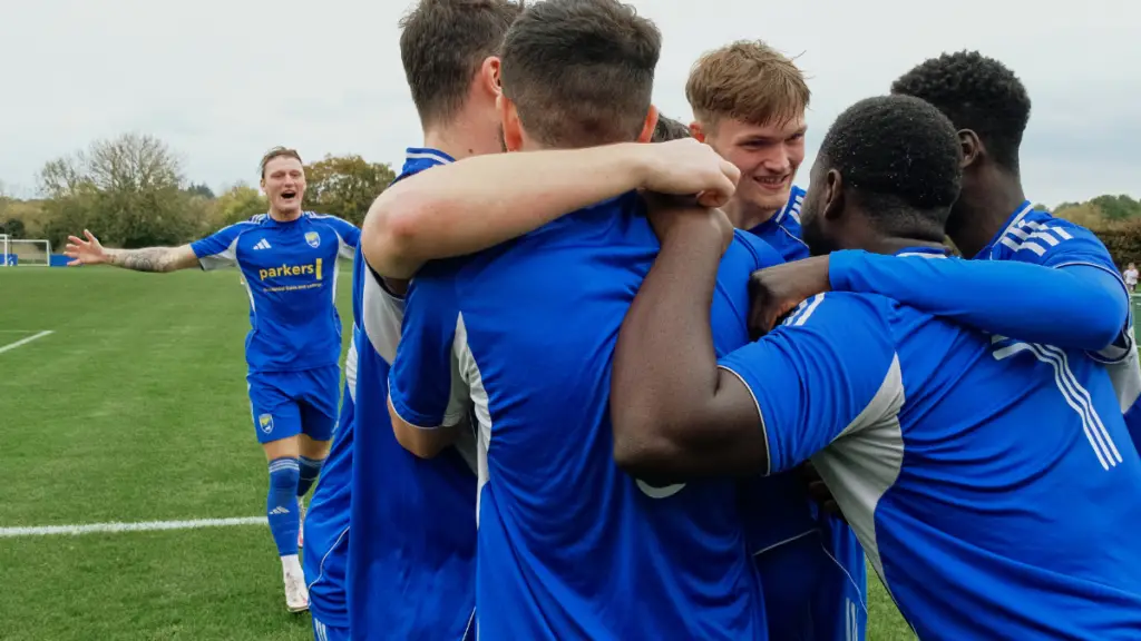 Reading City players celebrate an FA Vase win. Photo: Peter Toft.