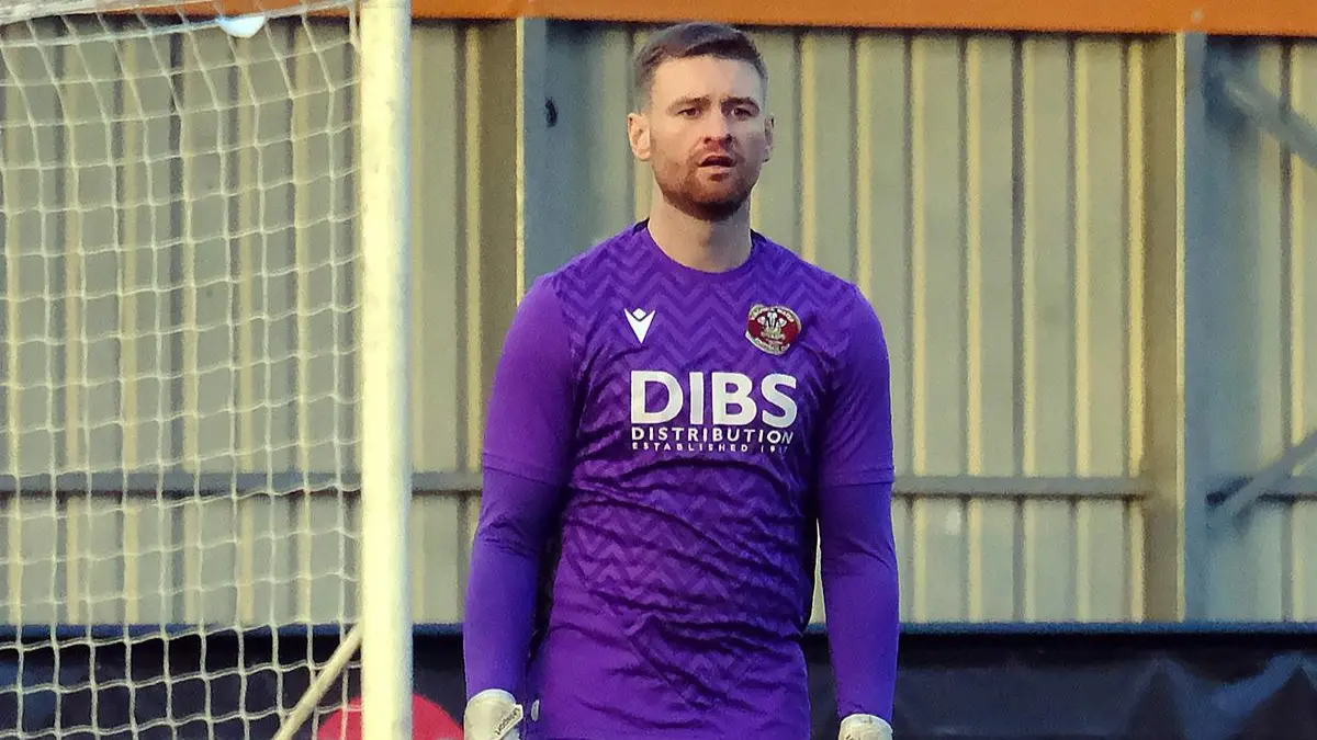 Virginia Water goalkeeper Matt Jones. Photo: Andrew Batt.