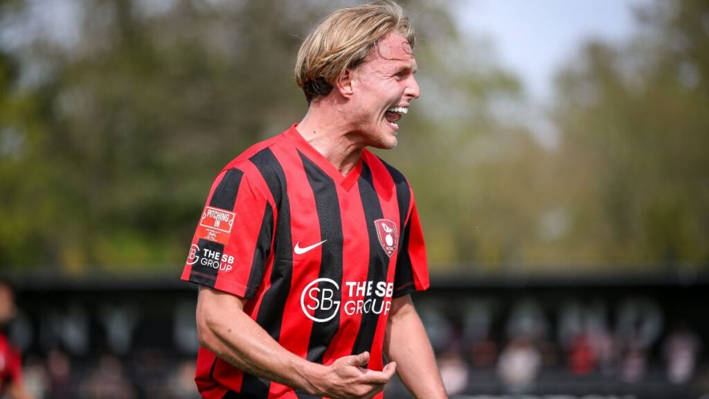 Bracknell Town midfielder George Knight. Photo: Neil Graham.