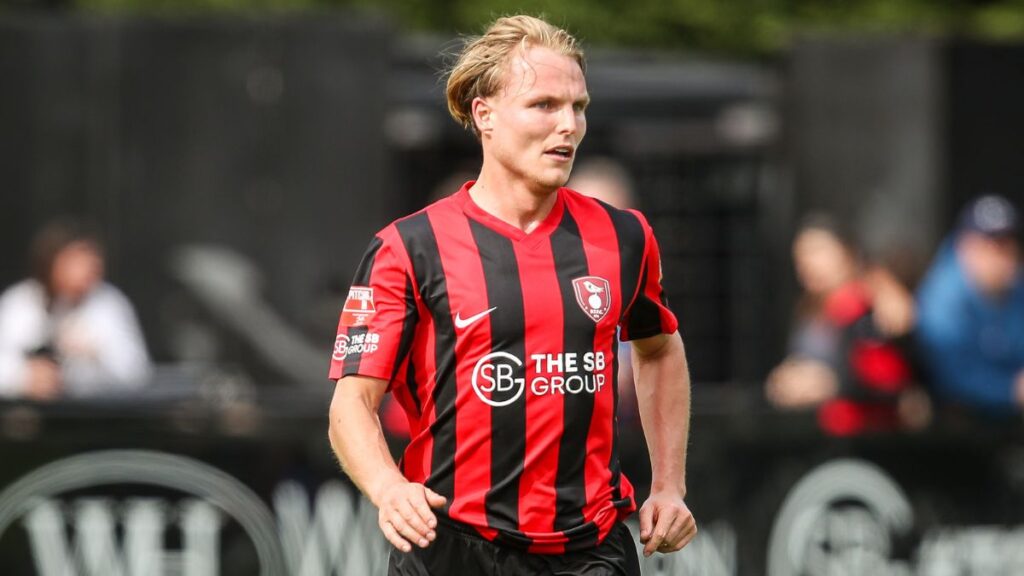 Bracknell Town midfielder George Knight. Photo: Neil Graham.