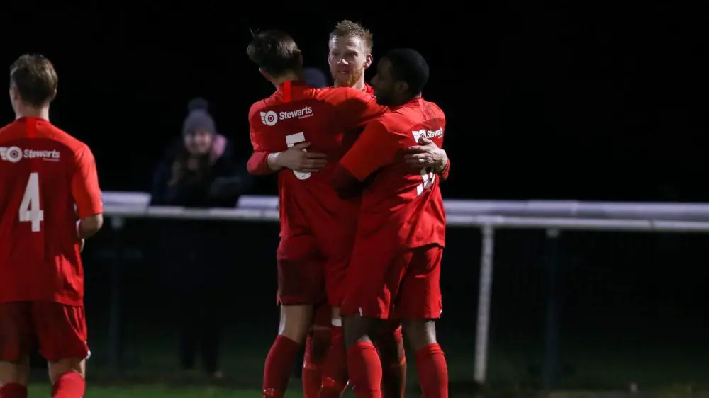Binfield celebrate in the FA Vase. Photo: Neil Graham / ngsportsphotography.com