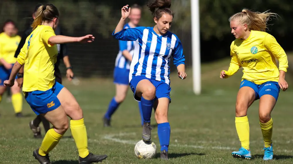 Alicia Povey playing for Penn & Tylers Green against Ascot United. Photo: Richard Claypole.