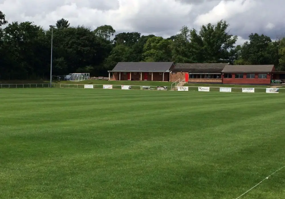 Binfield's Hill Farm Lane ground.