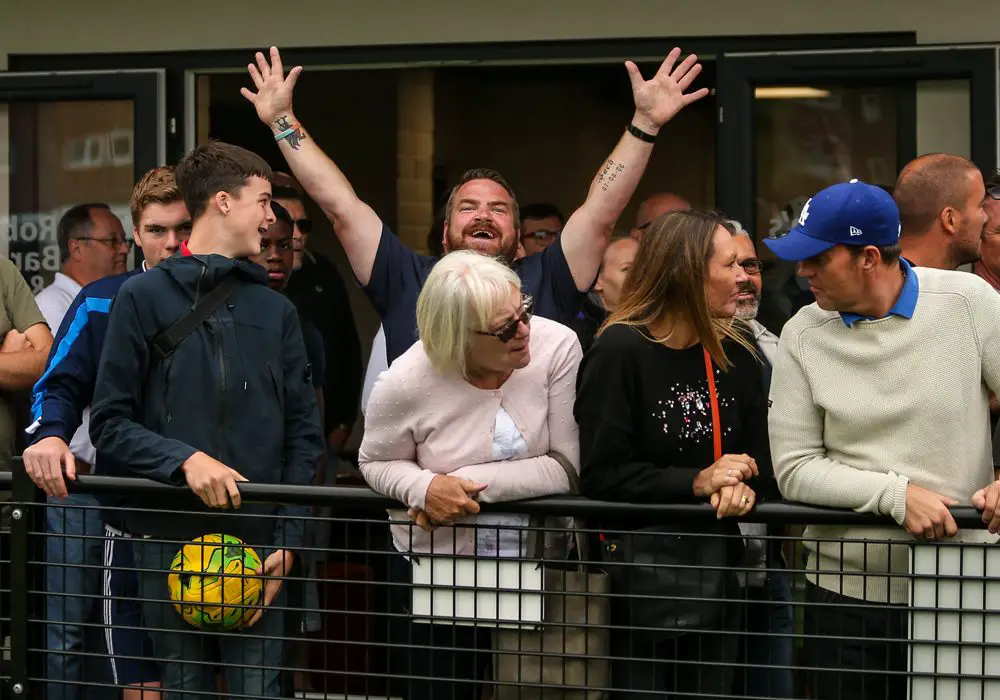 Bracknell Town supporters. Photo: Neil Graham.