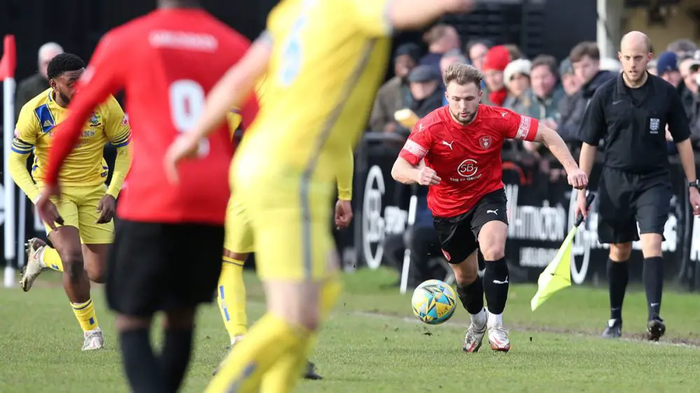 Action from Bracknell Town vs Chertsey Town. Photo: Neil Graham / ngsportsphotography.com