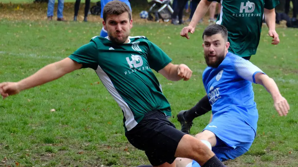 Crowthorne Inn vs Woodley Saints Kites. Photo: Andrew Batt.