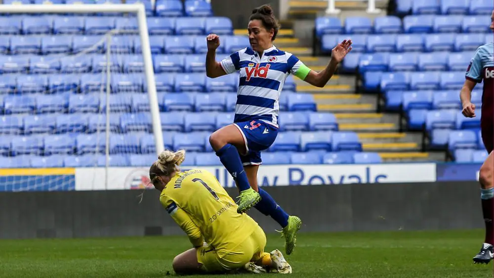 Lioness legend Fara Williams evades the goalkeeper for Reading FC Women. Photo: Neil Graham / ngsportsphotography.com