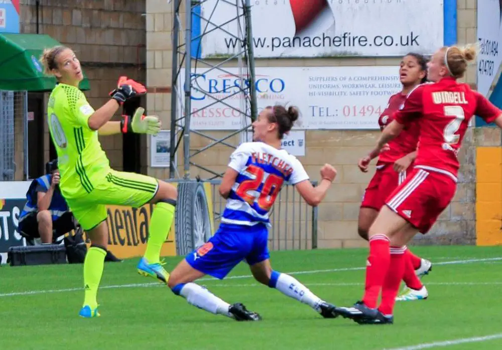 Melissa Fletcher scores for Reading FC Women. Photo: Neil Graham.
