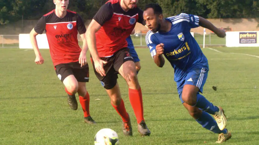 Reading City's Mo Davies takes on the Spelthorne Sports defence. Photo: Peter Toft.