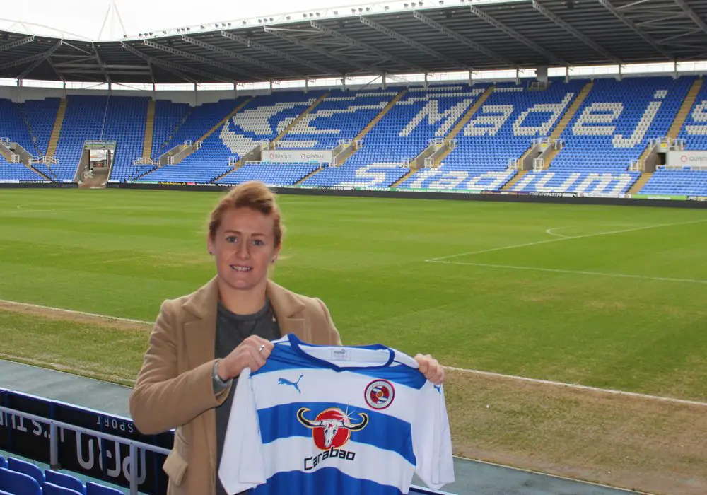 Rachel Furness signs for Reading Women FC.