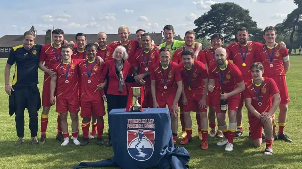 SB Phonix with their TVPL trophy.